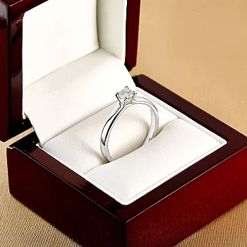 Inel de logodna din Aur Alb 18k cu Diamant Incolor Certificat GIA - model i122005