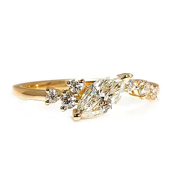 Inel de Logodna Side-Stone din Aur 18k sau Platina cu Diamant Marquise Certificat GIA 0.30ct sau 0.40ct - model Noor