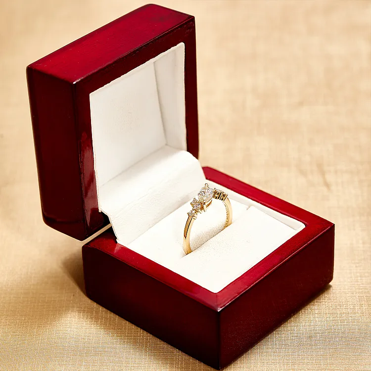 Inel de Logodna Side-Stone din Aur 18k sau Platina cu Diamant Marquise Certificat GIA 0.30ct sau 0.40ct - model Noor