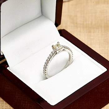 Inel de logodna din Aur 18k sau Platina cu Diamant Central Certificat GIA 0.30ct sau 0.40ct si Diamante secundare - model i122096