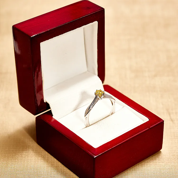 Inel de Logodna Solitaire din Aur Alb 18K cu Diamant Galben Lab Grown Certificat IGI - model i2718