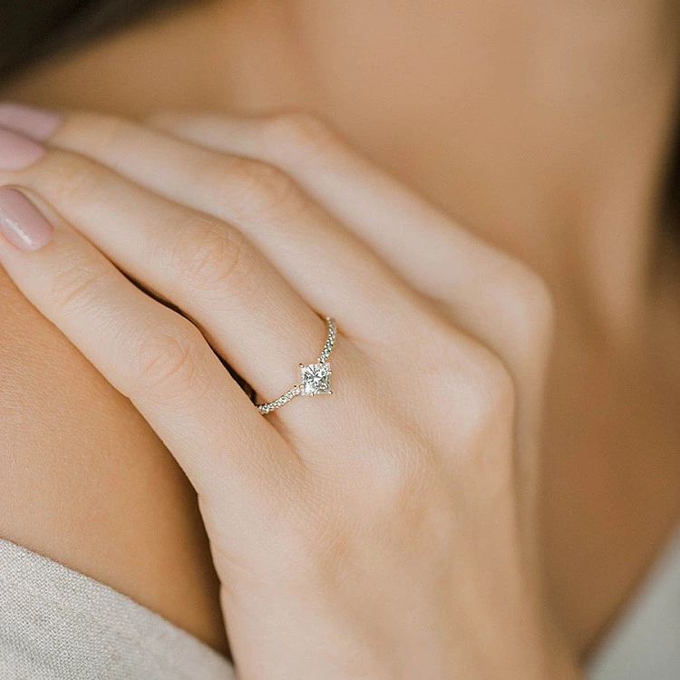 Inel de logodna din Aur 18k sau Platina cu Diamant Princess Certificat GIA 0.50ct sau 0.70ct - model i311