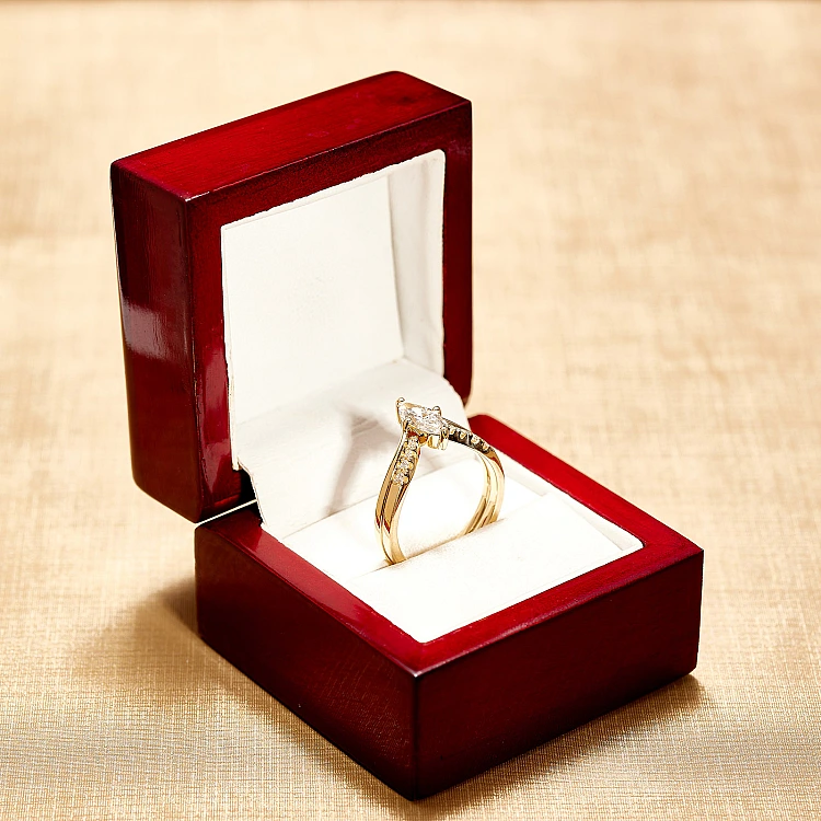 Inel de Logodna Modern din Aur 18k sau Platina cu Diamant Central Marquise GIA 0.50ct sau 0.70ct - model i4666