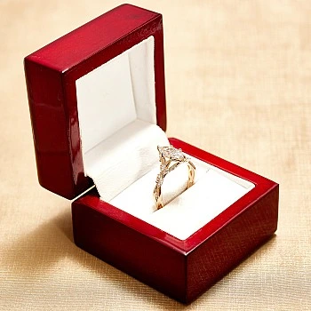 Inel de logodna din Aur cu Diamant Marquise certificat GIA - i4752