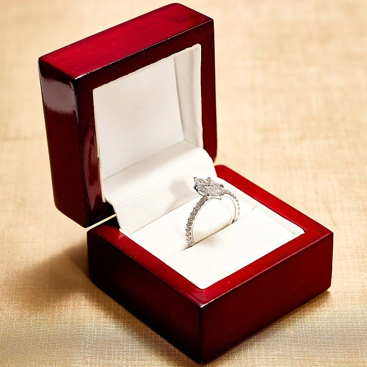 Inel de logodna din Aur cu Diamant Marquise certificat GIA - model IRIS