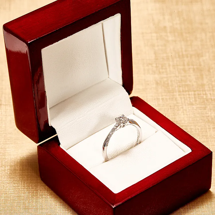 Inel de logodna SideStone din Aur 18k cu Diamant Briliant certificat GIA - model i588