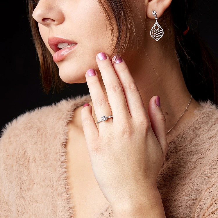 Cercei Tear Drop din Aur cu Diamante - model c2760