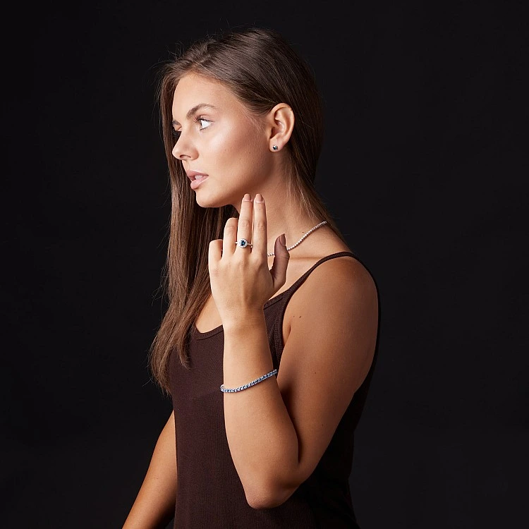 Cercei stud din aur cu diamante albastre - model c577