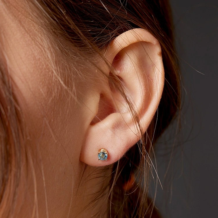 Cercei stud din Aur cu Topaze Swiss Blue - model c577