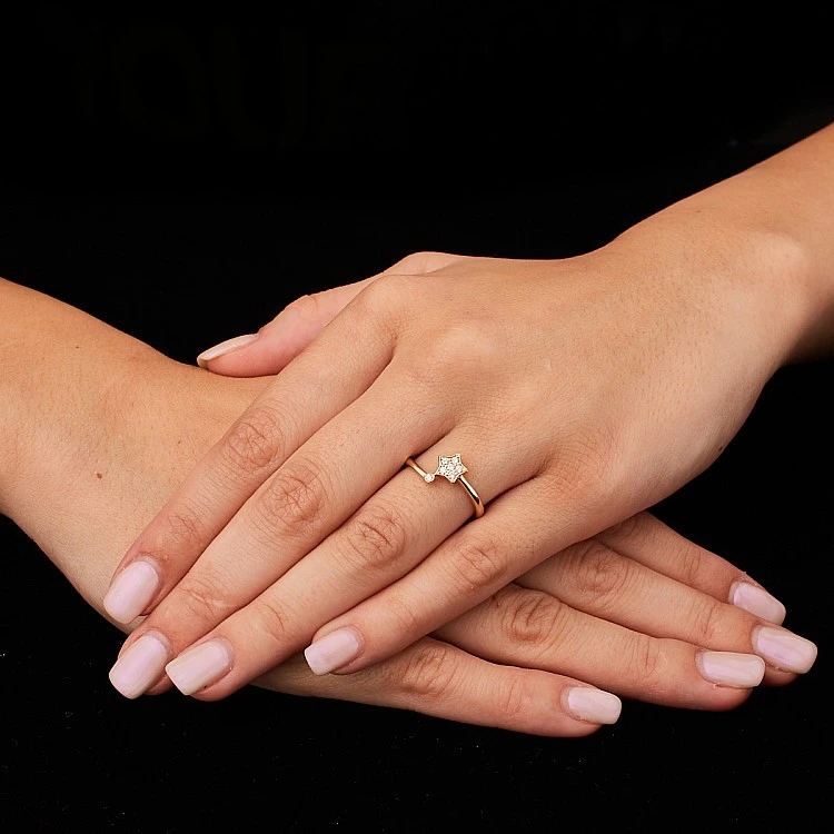 Inel Cadou din Aur cu Diamante Model Cometa - model i536