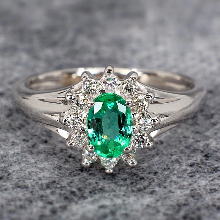 Inel de logodna din Aur 18k sau Platina cu Smarald si Diamante - model i042006