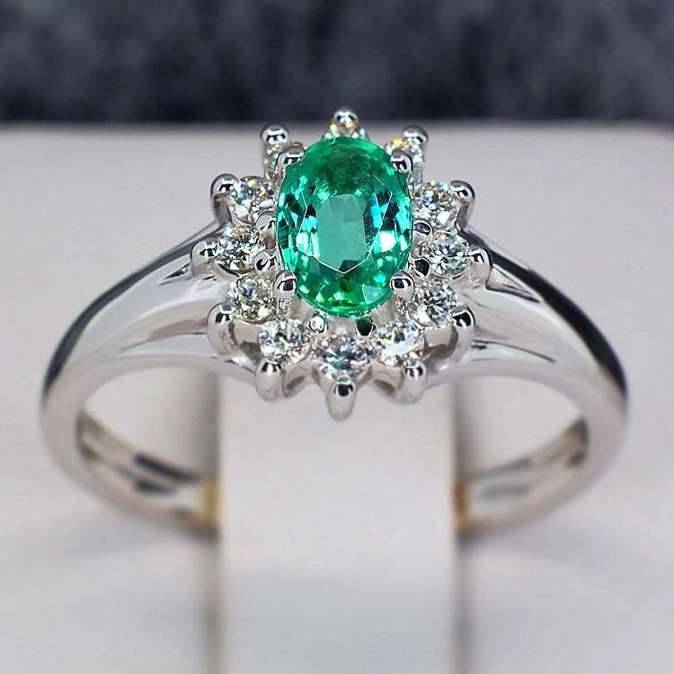 Inel de logodna din Aur 18k sau Platina cu Smarald si Diamante - model i042006