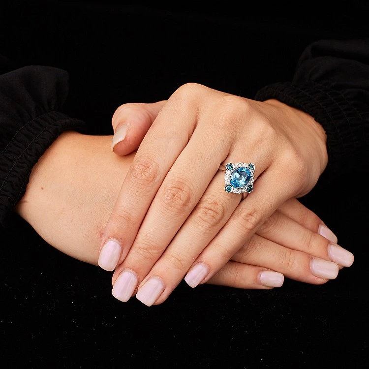 Inel Cadou din Aur sau Platina cu Topaz Swiss Blue si Diamante - model i1167
