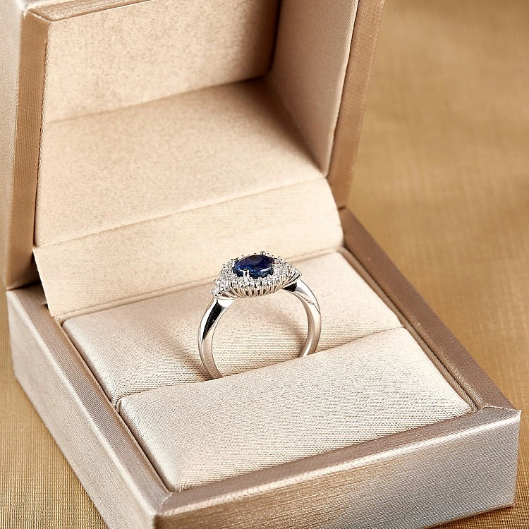 Inel de logodna din Aur 18k sau Platina cu Safir si Diamante - model i122650