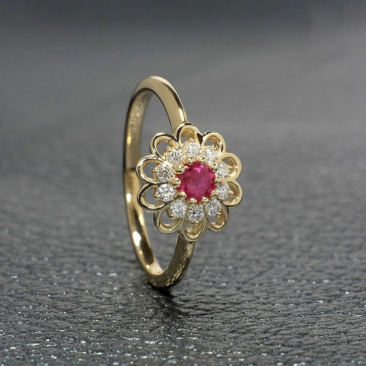 Inel de logodna din Aur 18k sau Platina cu Rubin si Diamante - model i559