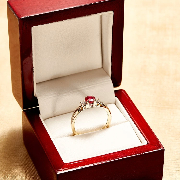Inel din Aur 18k sau Platina cu Rubin si Diamante - model i025