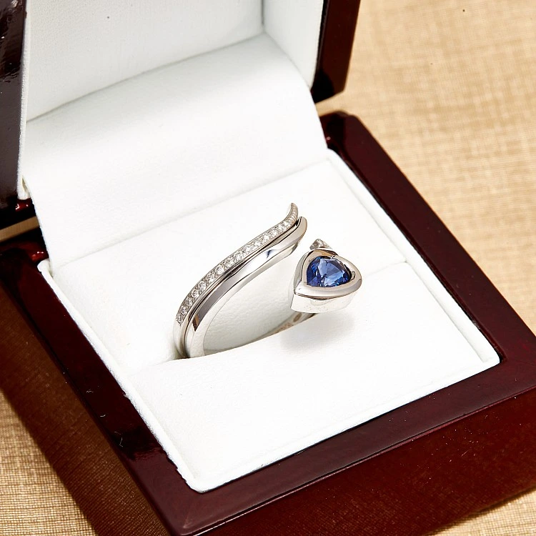 Inel Cadou din Aur din doua elemente cu Safir lacrima si Diamante - model i1187