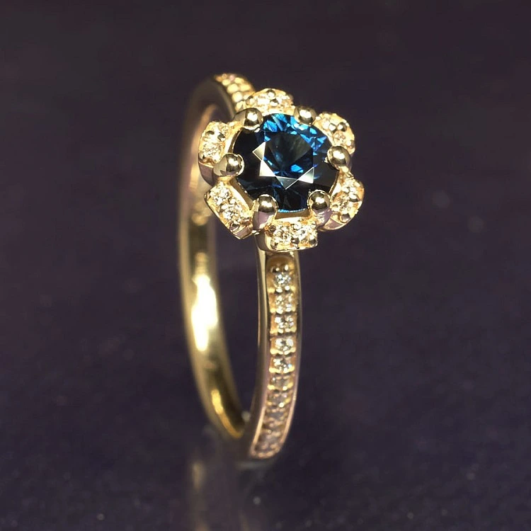 Inel de Logodna din Aur 18k sau Platina cu Safir si Diamante - model i121997