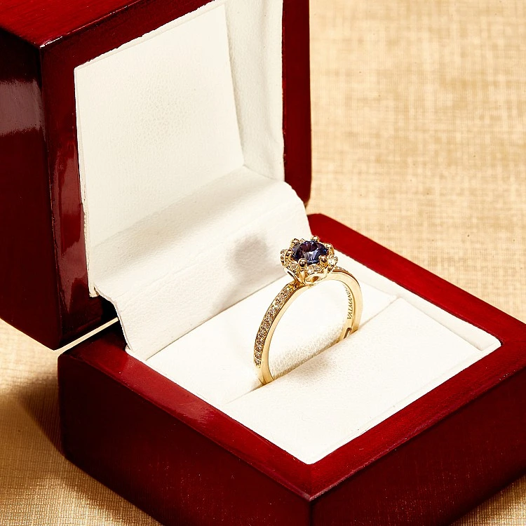 Inel de Logodna din Aur 18k sau Platina cu Safir si Diamante - model i121997