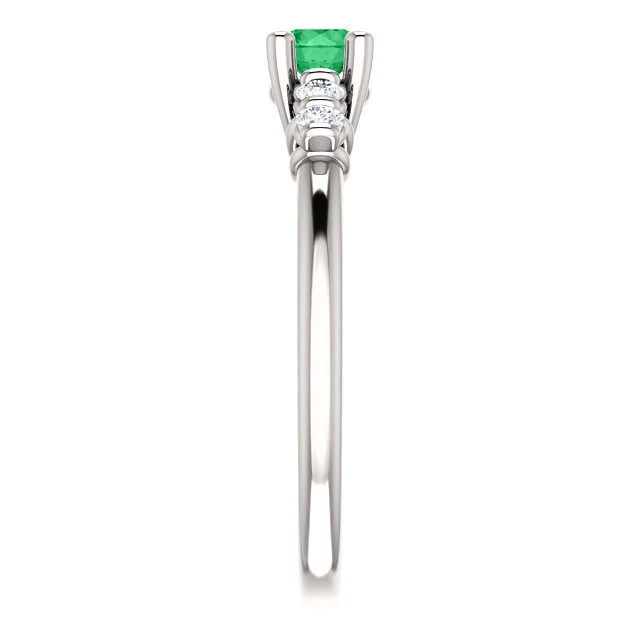 Inel de Logodna din Aur 18k sau Platina cu Smarald si Diamante - model i122543