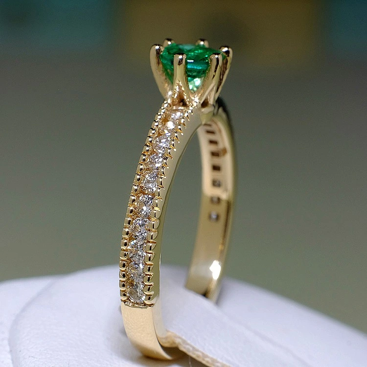 Inel de Logodna din Aur 18k sau Platina cu Smarald si Diamante - model i539