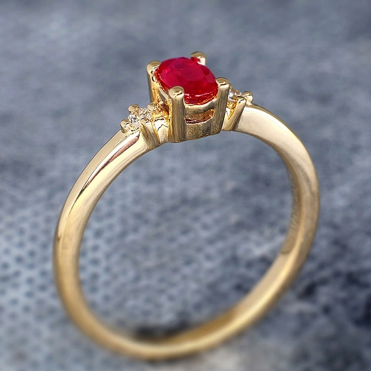 Inel Cadou din Aur 18k sau Platina cu Rubin si Diamante - model i020
