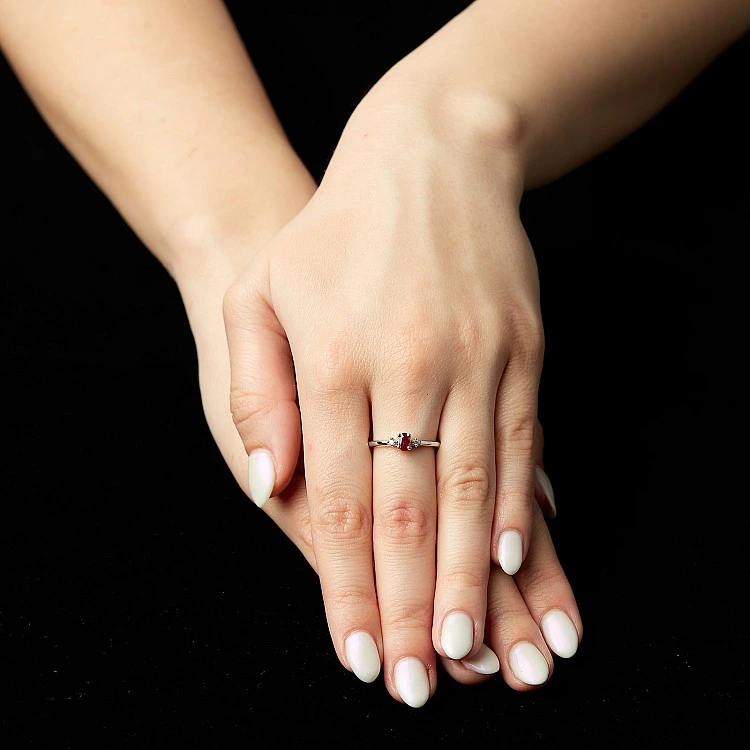 Inel Cadou din Aur 18k sau Platina cu Rubin si Diamante - model i020