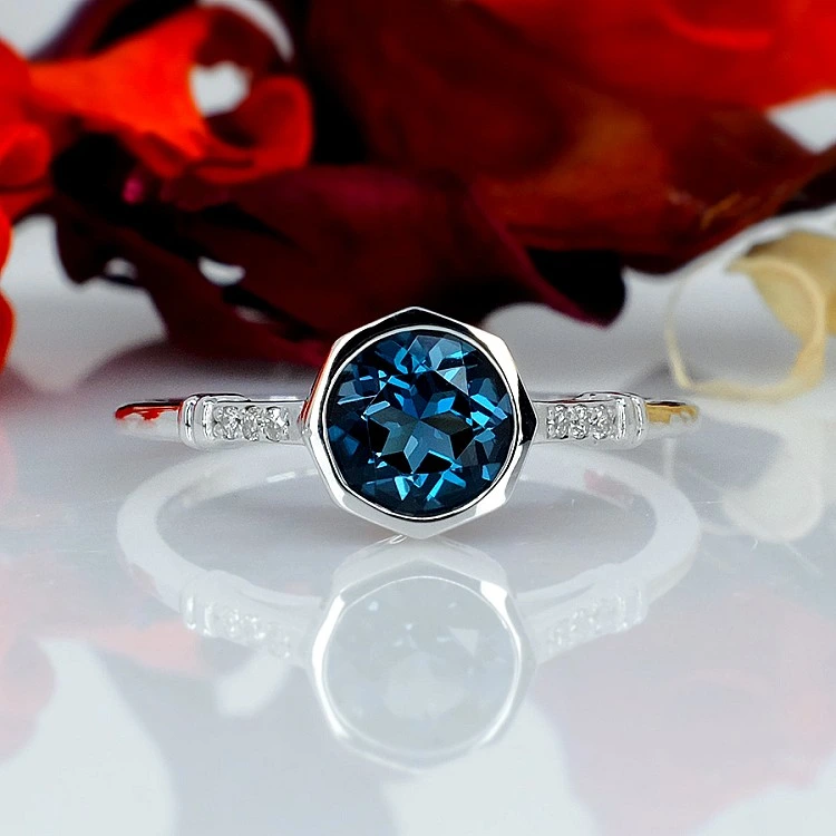 Inel Vintage din Aur sau Platina cu Topaz si Diamante - model i1394