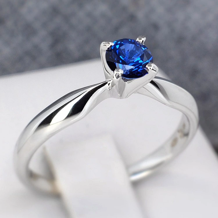 Inel de logodna din Aur sau Platina cu Safir - model i017