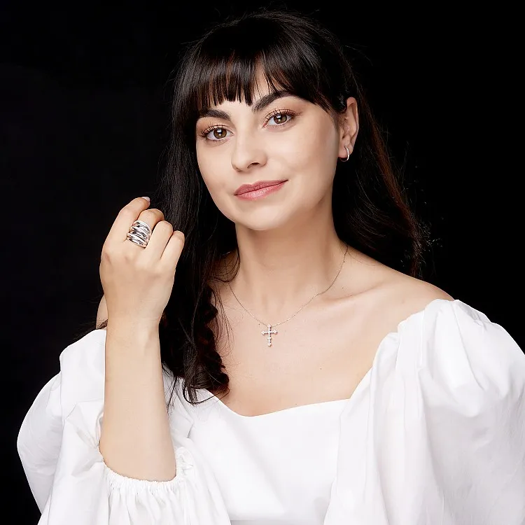 Pandantiv Cruciuliță din Aur cu Diamante Rotunde - model pan3661