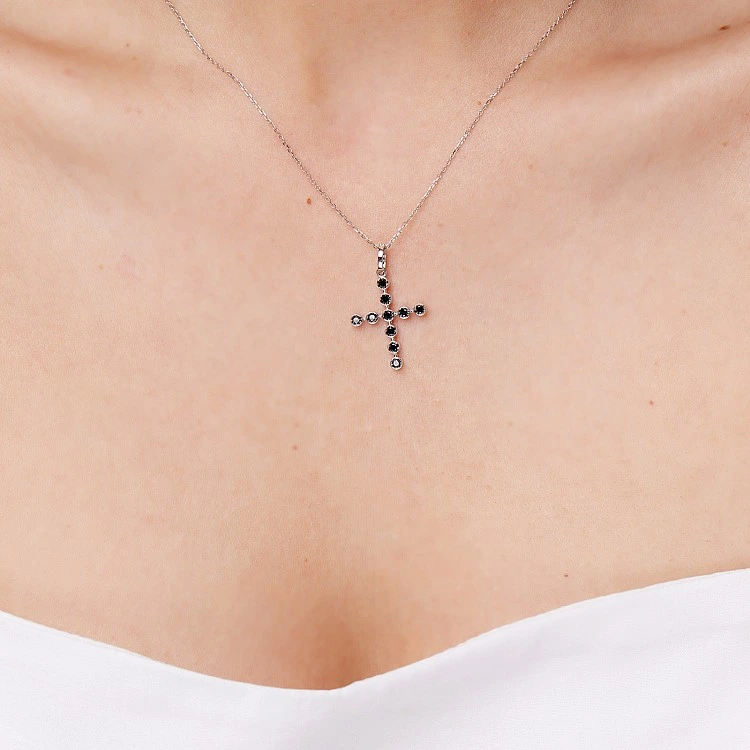 Pandantiv Cruciuliță din Aur cu Diamante Negre - model pan3659