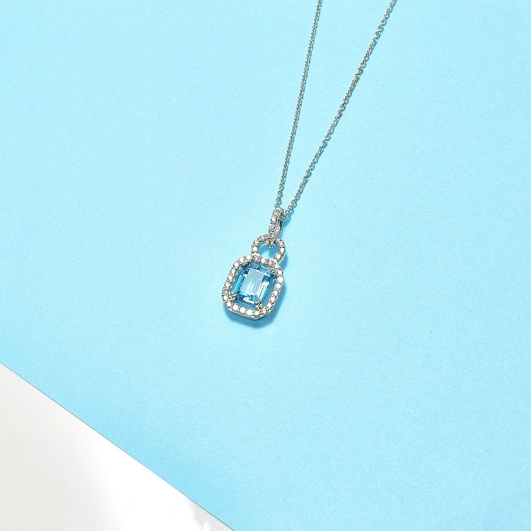 Pandantiv din Aur cu Topaz Emerald Swiss Blue de 8x6mm si Diamante Incolore - model pan4450