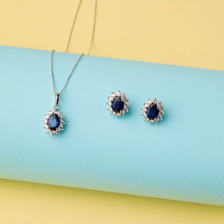 Set Complet Kate Middleton Inel Cercei si Pandantiv din Aur cu Safire si Diamante Naturale - model set055