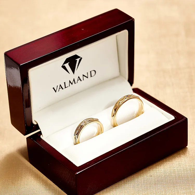 Verighete Fatetate din Aur 18k cu Diamante incolore - model Forma