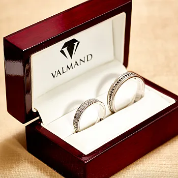 Verighete din Aur 18k sau Platina cu Diamante Incolore si Negre - model Vienna