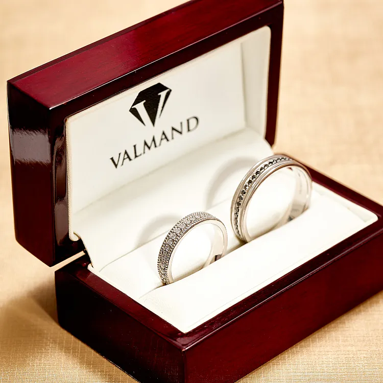 Verighete din Aur 18k sau Platina cu Diamante Incolore si Negre - model Vienna