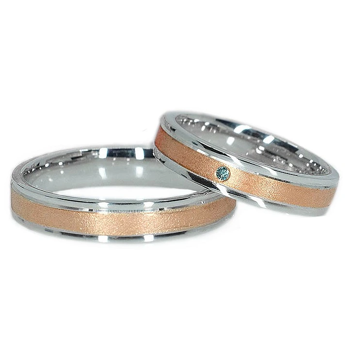 Verighete Mat Sablat din Aur 18k Doua Culori cu Diamant Albastru - model v0481