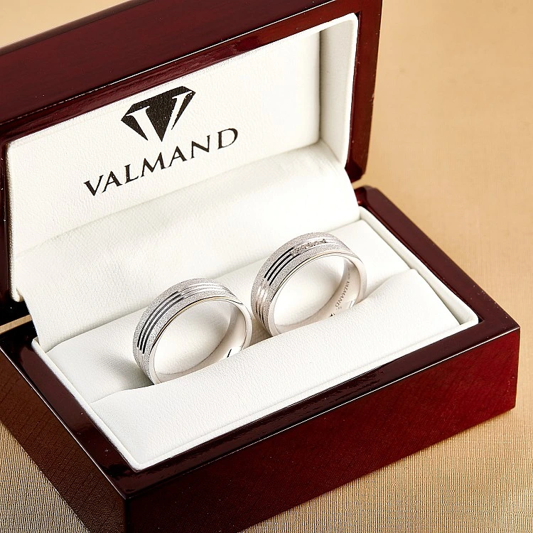 Verighete din Aur 18k doua culori si Diamante - model v0761