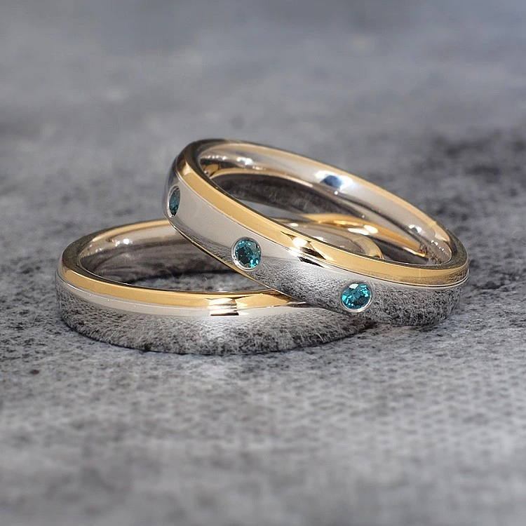 Verighete din Aur 18k Alb si Galben cu Diamante Albastre - model v1096