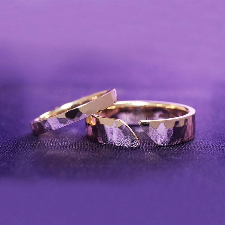 Verighete din Aur 18k sau Platina Finisaj Lucios Hammer - model v1213