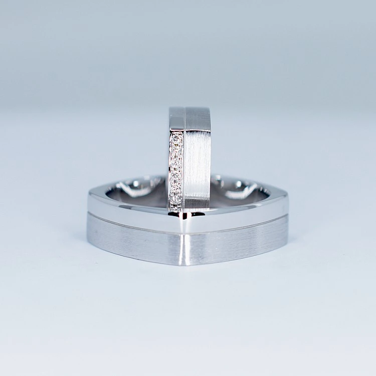Verighete Patrate din Aur 18k sau Platina cu Diamante - model v189