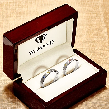 Verighete FreeForm din Aur 18k sau Platina cu Safire Colorate - model v4526 Verighete FreeForm din Aur 18k sau Platina cu Safire Colorate - model v4526