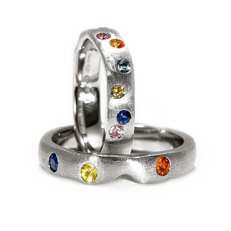 Verighete FreeForm din Aur 18k sau Platina cu Safire Colorate - model v4526